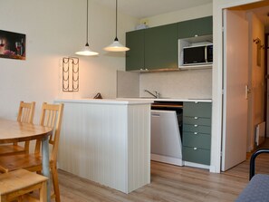 A compact kitchen with a central island, a microwave, and a dishwasher. - Central Avoriaz studio with balcony for 4 people (Avoriaz)