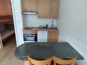 Køleskab, mikrobølgeovn