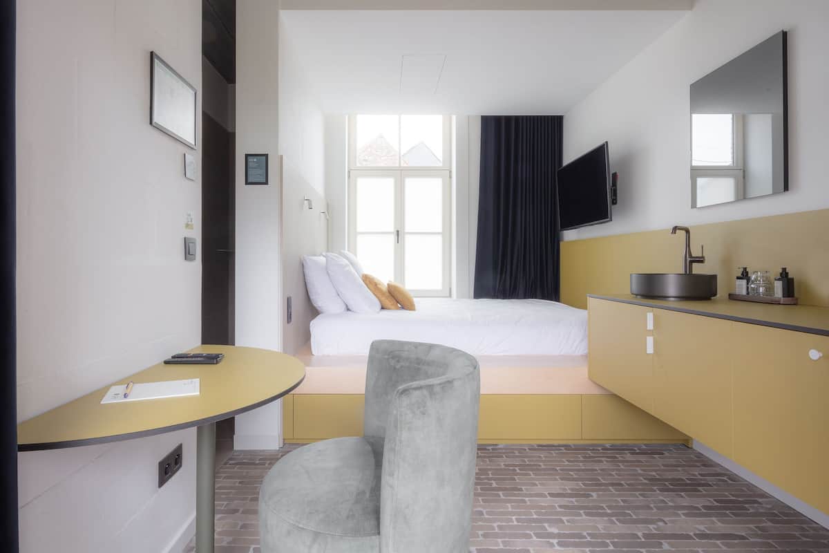Kamar Double Comfort | Meja kerja, ruang kerja ramah laptop, kedap suara, dan Wi-Fi gratis