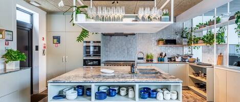 冰箱、微波炉、意式浓缩咖啡机、茶具/咖啡用具