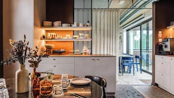 Desayuno continental (EUR 22 por persona)