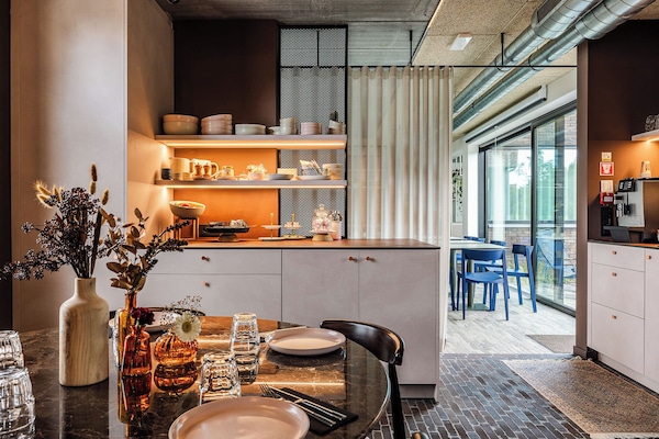 Daily continental breakfast (EUR 22 per person)