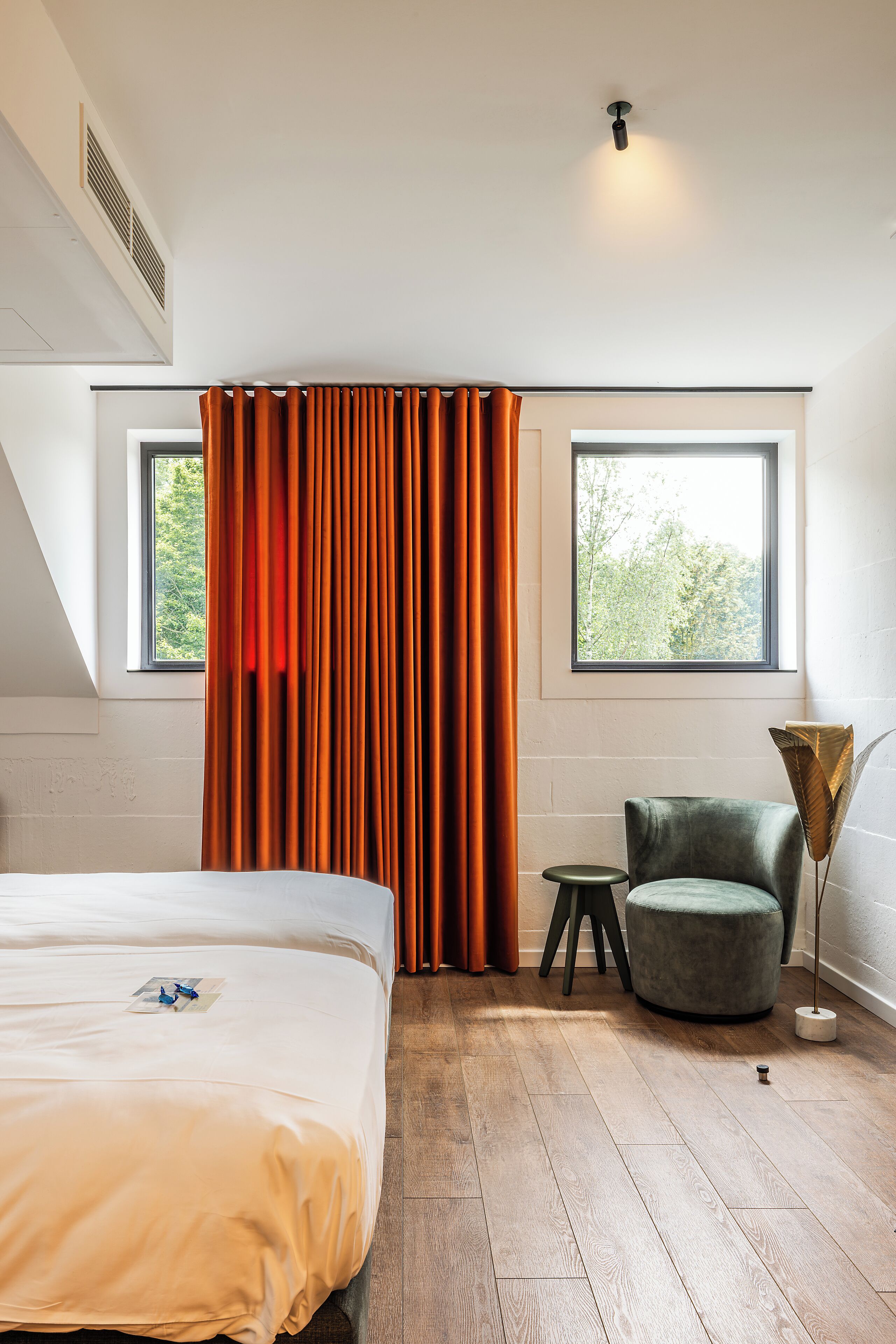 Deluxe Studio Suite | Desk, laptop workspace, soundproofing, free WiFi