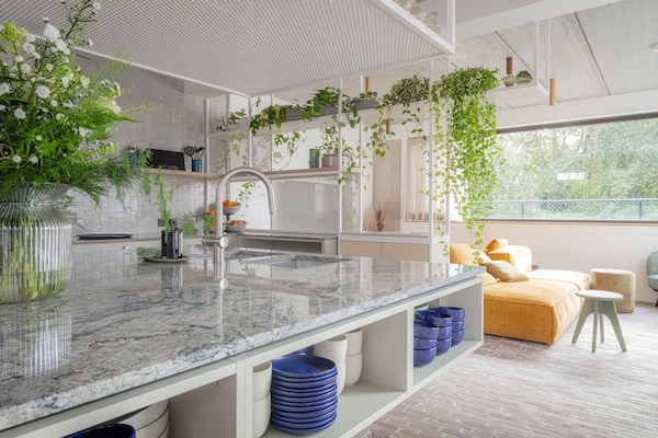 Kylskåp, mikrovågsugn, espressobryggare och kaffe- och tebryggare