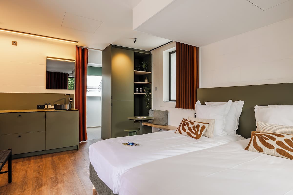 Deluxe Studio Suite