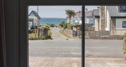 This recently renovated coastal hideaway combines contemporary comfort with beach-chic style