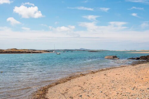 This recently renovated coastal oasis combines contemporary comfort with beach-chic style