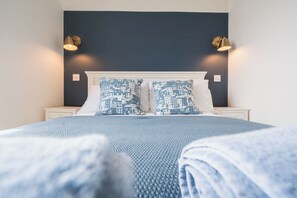 5 bedrooms, iron/ironing board, free WiFi, bed sheets