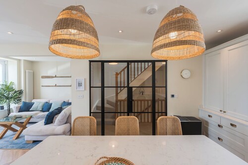 This recently renovated coastal oasis combines contemporary comfort with beach-chic style