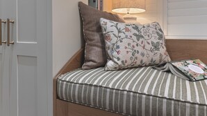 1 bedroom, free WiFi, bed sheets - The cosiest of stays in the heart of Rhosneigr (Rhosneigr)