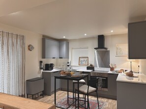 Fridge, microwave, oven, dishwasher - The cosiest of stays in the heart of Rhosneigr (Rhosneigr)