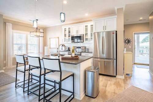 Magnolia Aloha: Golf Resort Condo - Pools, Gym, and Fairway Views!