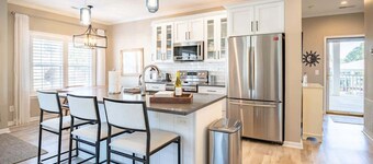 Magnolia Aloha: Golf Resort Condo - Pools, Gym, and Fairway Views!