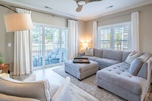 Smart TV, offices - Magnolia Aloha (Leland)