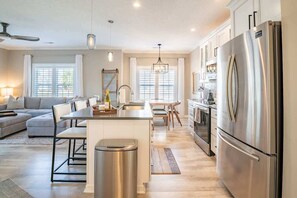 Fridge, microwave, oven, stovetop - Magnolia Aloha (Leland)