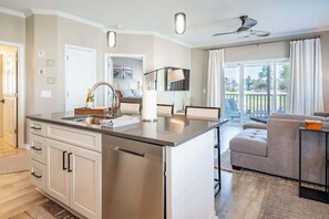 Interior - Magnolia Aloha (Leland)