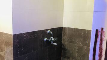 Toallas, jabón, papel higiénico