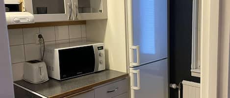 Apartamento | Cozinha privada | Geladeira, micro-ondas, fogão, cooktop