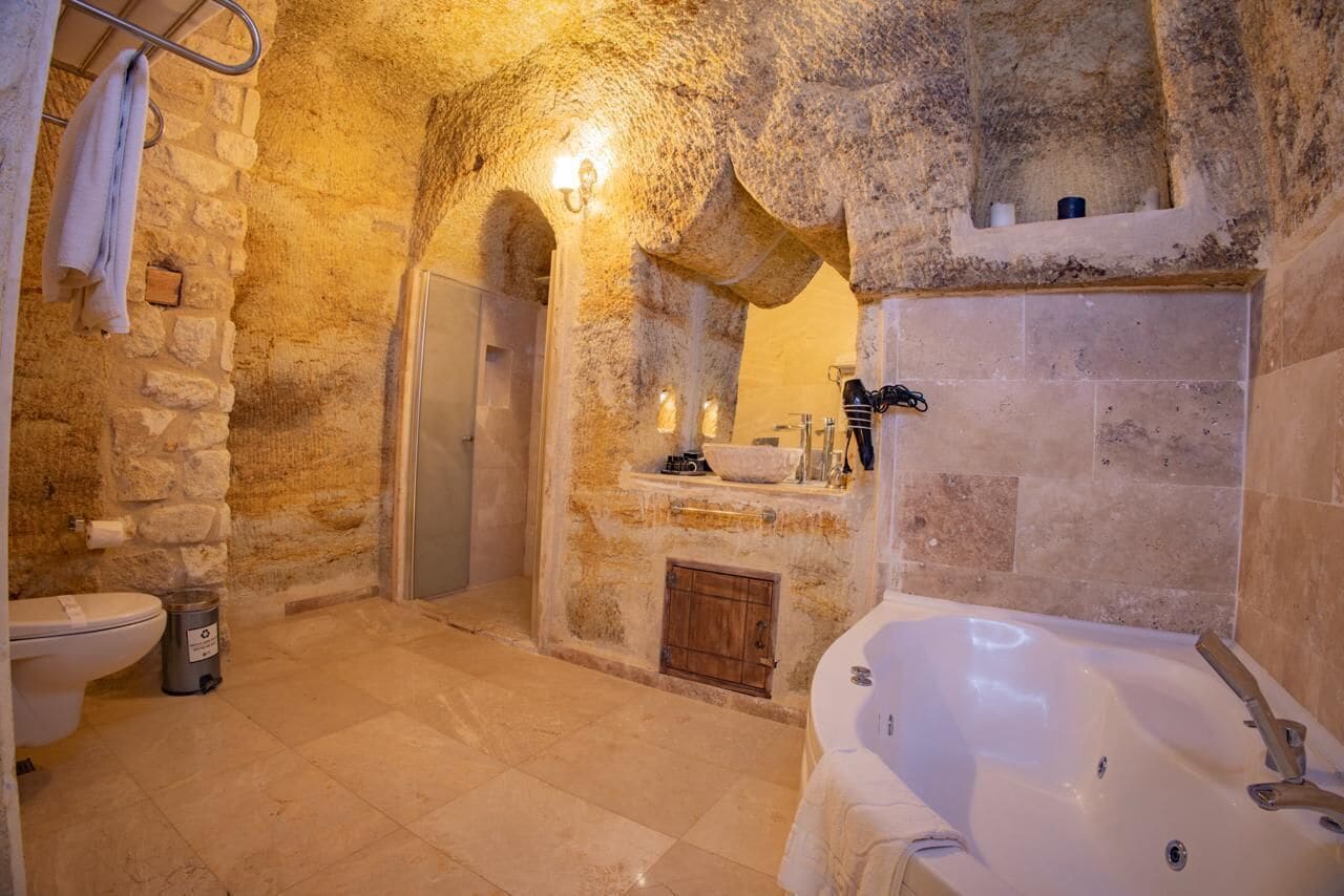 Grand Suite | Bathroom | Hair dryer, bathrobes, slippers, heated floors
