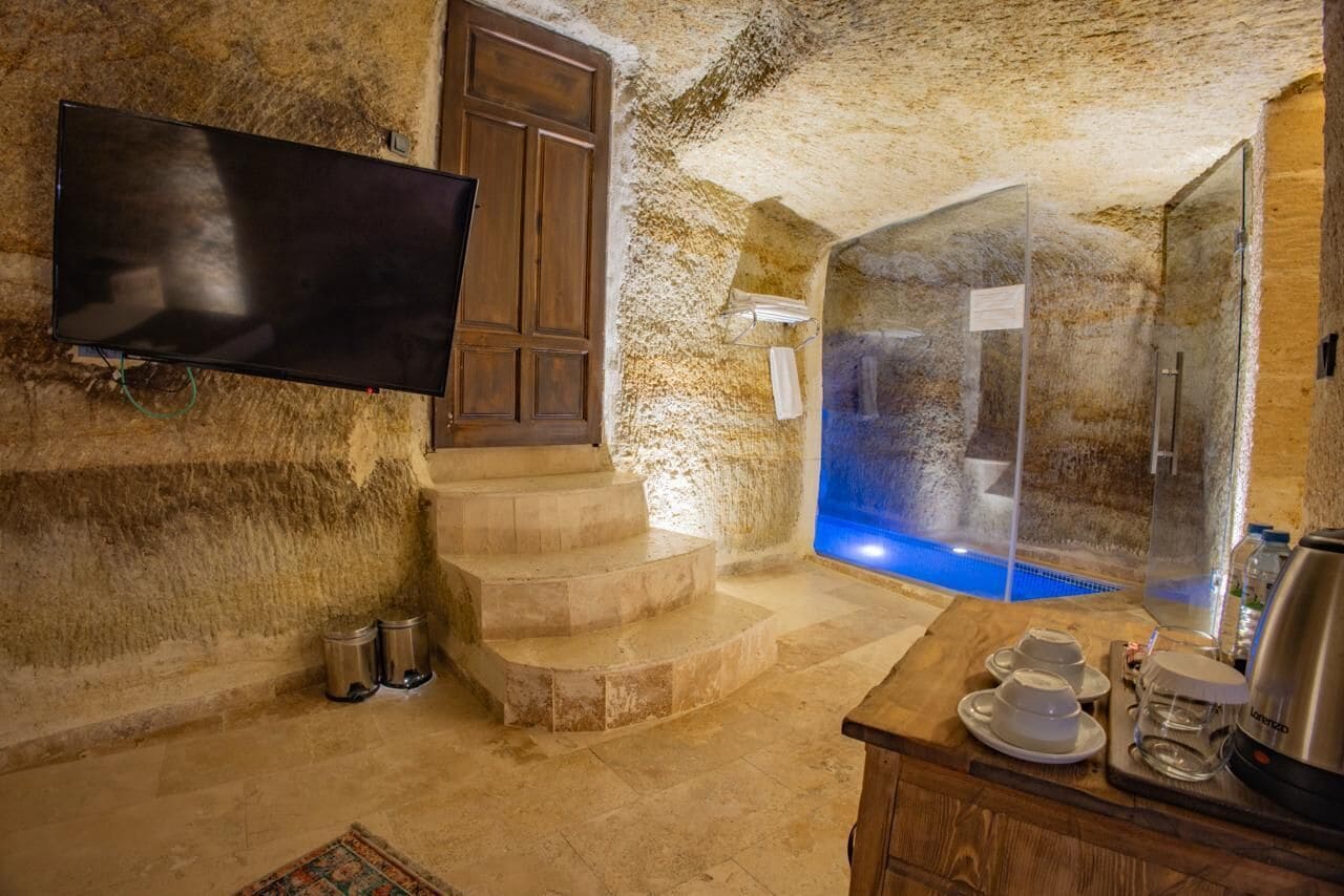 Exclusive-huone | Ylelliset vuodevaatteet, minibaari, yksilöllisesti sisustettu