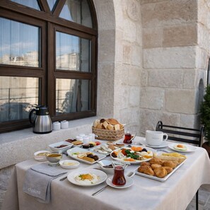 Desayuno continental incluido todos los días 