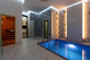 Indoor spa tub