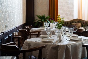 Bao gồm bữa sáng buffet hàng ngày 