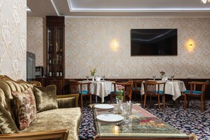 包含每日自助早餐