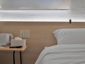 Escritorio, sistema de insonorización, wifi gratis y ropa de cama 