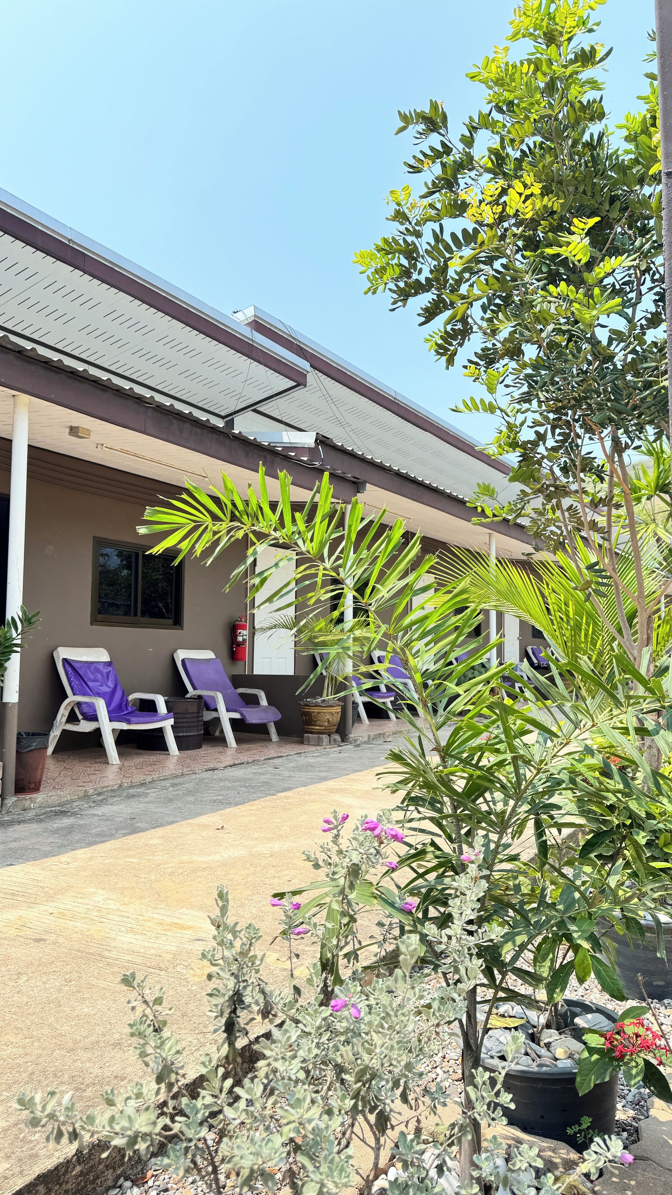 Quarto standard, sacada, vista para o jardim | Banheiro | Chuveiro, chuveiro com efeito de chuva, secador de cabelo 