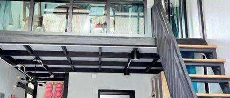 Suite Deluks | Area keluarga | Televisi layar datar 32-inci dengan saluran TV kabel