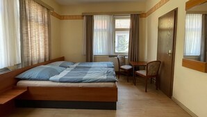 Double or Twin Room | WiFi (free), bed sheets