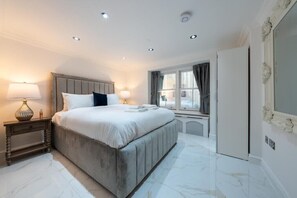 1 bedroom, iron/ironing board, travel cot, WiFi - Victorian 1B Apartment with terrace near Paddington (London)