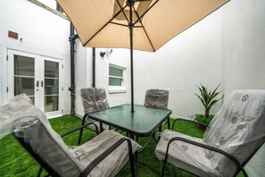 Outdoor dining - Stylish 1B Apartment with terrace in Paddington (London)