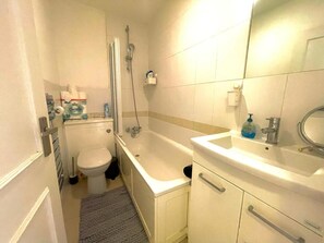 Departamento | Baño | Regadera, secadora de cabello, toallas 