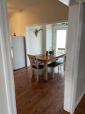 Dining - Upgraded farmhouse between Springfield Illinois and St.Lous Missouri (Pittsfield)