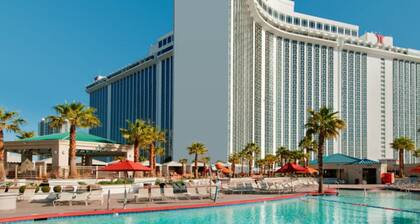 Spacious 2BDR Villa Sleeps 6, only 776 P/N available week of Super Bowl LVIII!!