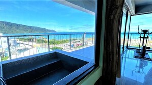 A balcony with a view of the sea and a distant mountain. - Kenting Singhaiwan (Hengchun)