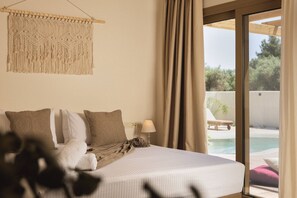2 bedrooms, in-room safe, iron/ironing board, free WiFi