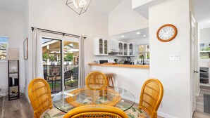 Kondominium, 2 kamar tidur | Tempat makan