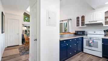 Condo, 2 Bedrooms | Private kitchen