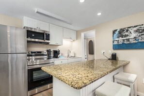 House, 1 Bedroom | Private kitchen | Fridge, oven, coffee/tea maker, toaster