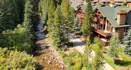 Union Creek Townhome 164b 3 Bedroom Townhouse by RedAwning