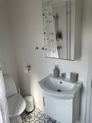 Shower - Ferienhaus Gårdveda in Ruhiger Lage (Målilla)