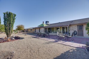 Outdoor dining - Sun City West Retreat Near Golf & Spring Training! (Sun City West)