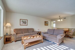 TV, fireplace, books - Sun City West Retreat Near Golf & Spring Training! (Sun City West)