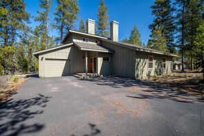 Exterior - Woodland Retreat with Access to Exclusive Golf (Sunriver)