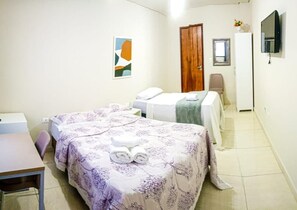 Habitació triple Comfort | Escriptori i wifi gratuïta 