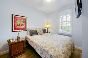 2 bedrooms, iron/ironing board, internet, bed sheets