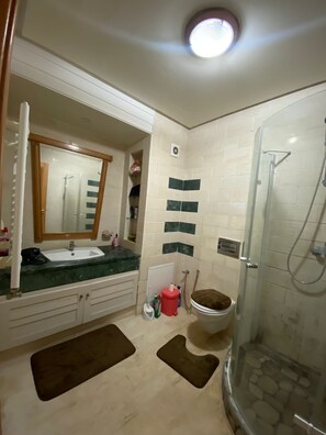 Shampoo, Toilettenpapier